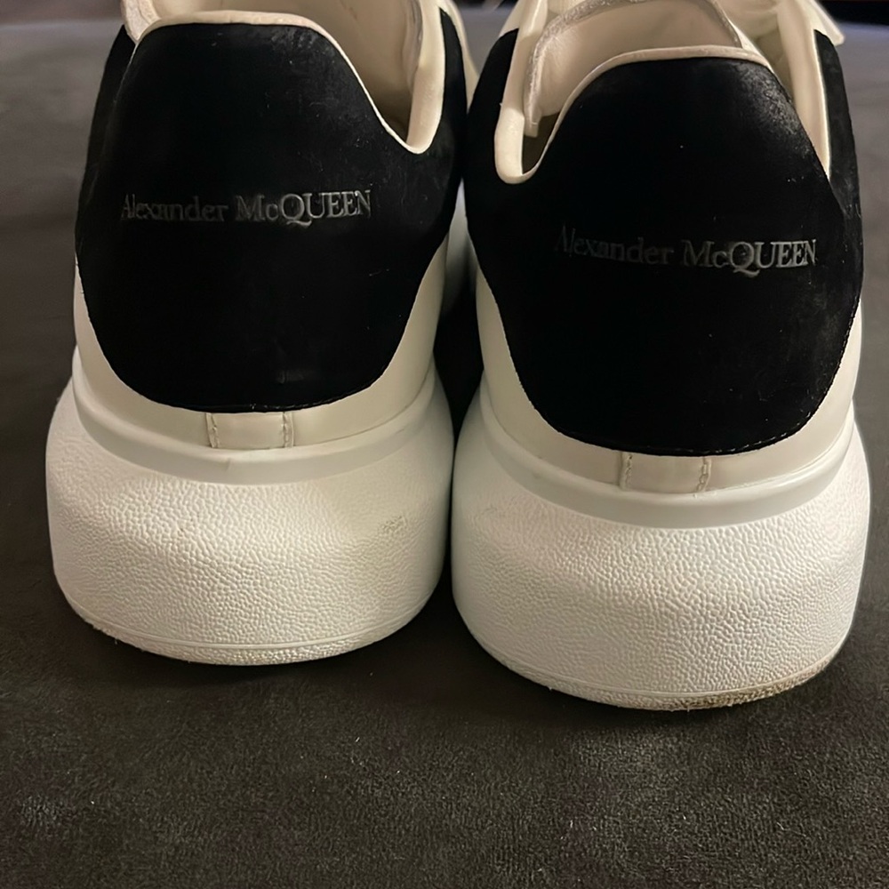 Alexander McQueen White Sneakers Sleek Design - Picture 4 of 10